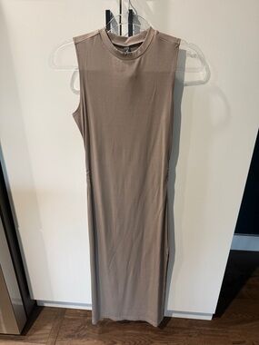 Vuori Sleeveless Pose Dress